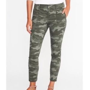 Old Navy pixie camo pant